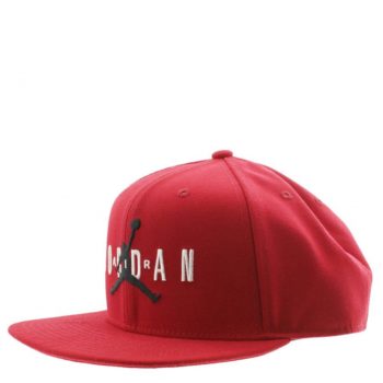 cappello air jordan rosso e nero